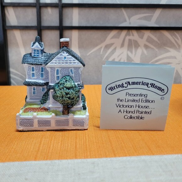 Christmas Village House BRING AMERICA HOME Victorian House Phil HOPKINS - NIB - Picture 1 of 4